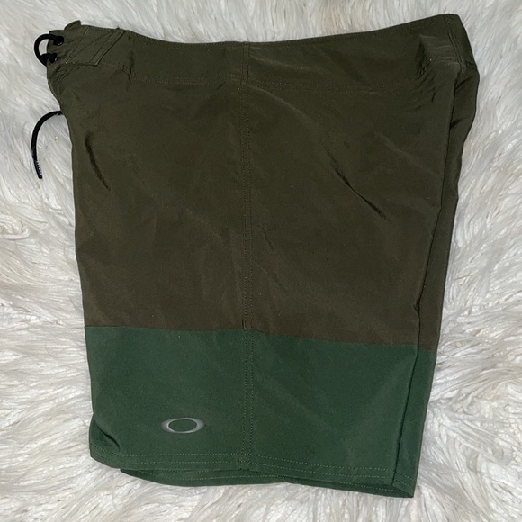 Oakley 18” board shorts men’s swim performance for 34 - Picture 6 of 8